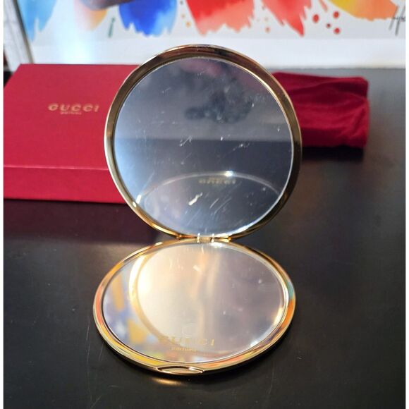 Gucci gold monogram compact mirror cosmetic - Picture 4 of 8